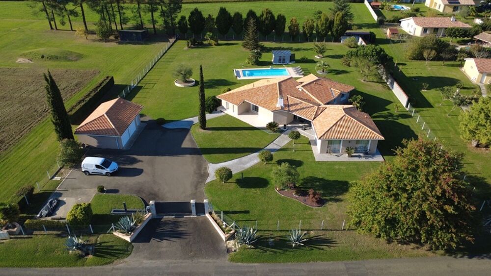 MAISON CONTEMPORAINE HAUT DE GAMME 203M2 AVEC PISCINE CHAUFFÉE ET DOUBLE GARAGE