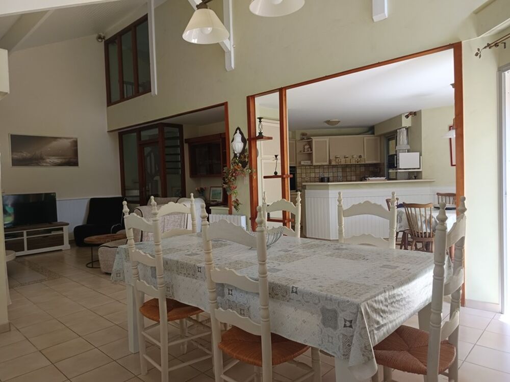 Maison dArchitecte Lumineuse 4 chambres , Piscine et Grand Jardin Paysager
