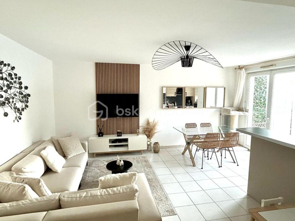 Appartement moderne avec parking et piscine