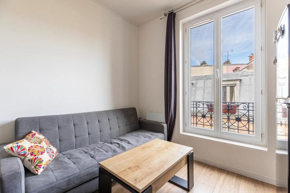 Paris 18e  2 pièces avec vue dégagée