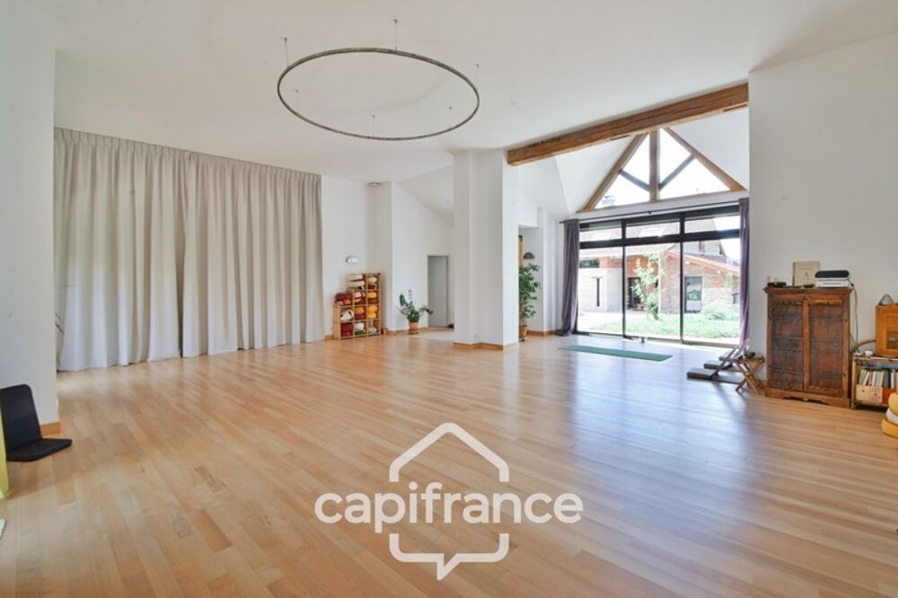 Propriété avec gîtes et chambres dhôtes dans dépendances séparées et Maison bressane rénovée de 140 m²  Terrain 4374 m² LOUHA