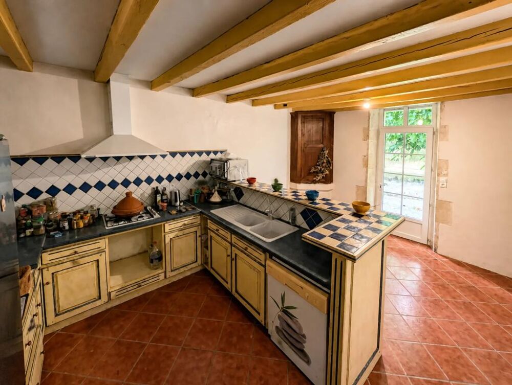 Vente Maison Élégante maison de campagne en pierre, beaux volumes et jardin Brie sous archiac