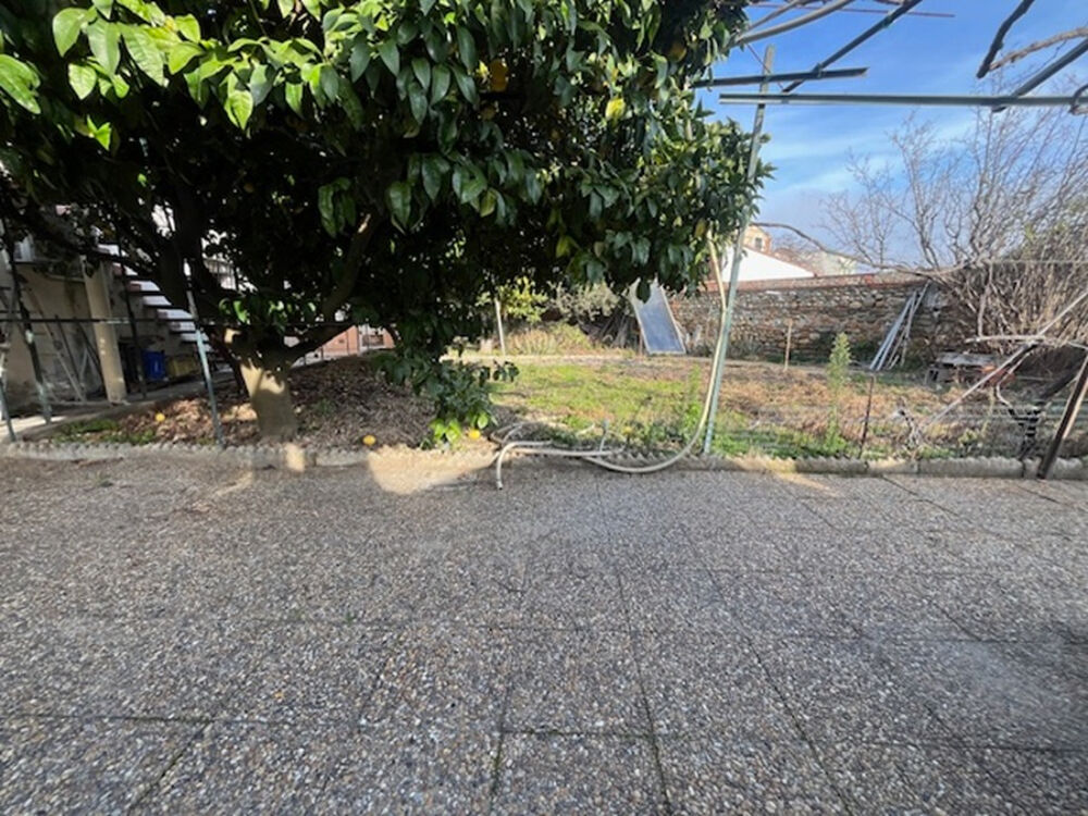 Vente Maison Charmante maison familiale de 230 m² avec double garage et jardin sur un terrain deux faces Canohes