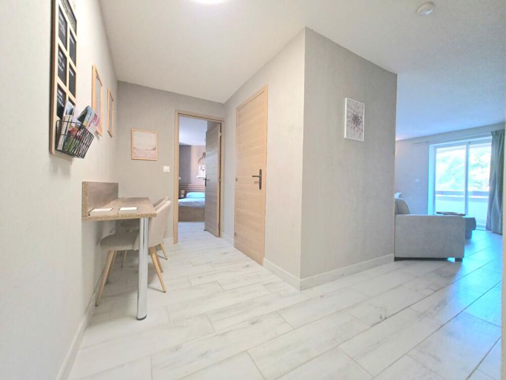 BORMES-LA-FAVIÈRE DERNIER ÉTAGE APPARTEMENT ENTIÈREMENT RÉNOVÉ