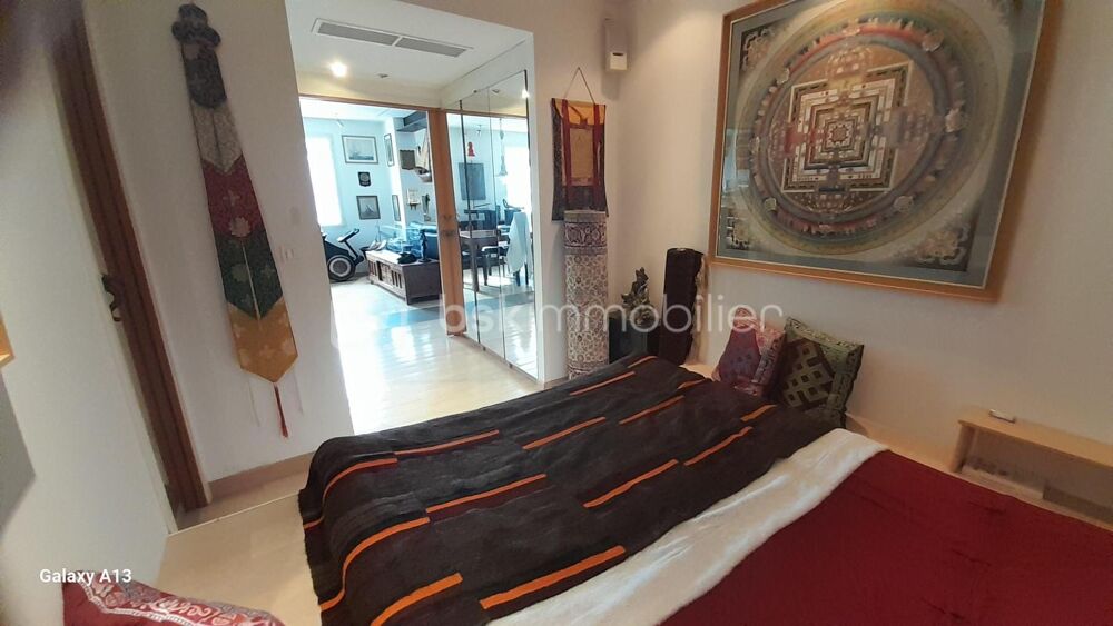 APPARTEMENT ENTIEREMENT RENOVE SUR LE PORT DE BONIFACIO