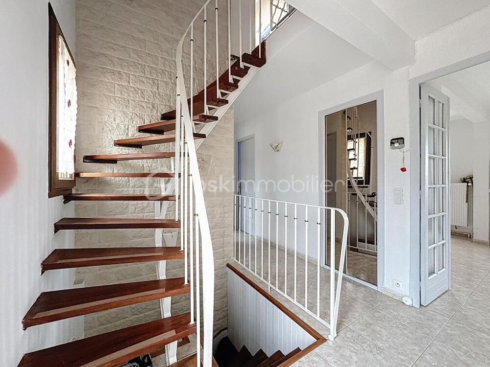 Maison traditionnelle 6 pièces au calme avec sous-sol/garage/terrasse/carport/jardin
