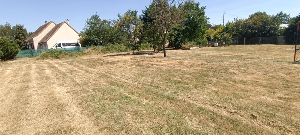Vente Terrain Terrain à bâtir entièrement plat de plus de 800 m2 avec une façade de 24 m Yvre l eveque
