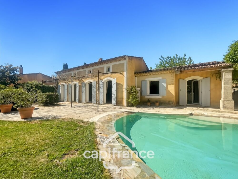 Villa de plain pied de 150 m² avec vue sur le trou numéro 10 , au Domaine et Golf de Pont Royal, terrain 628 m² , 4 chambres, p