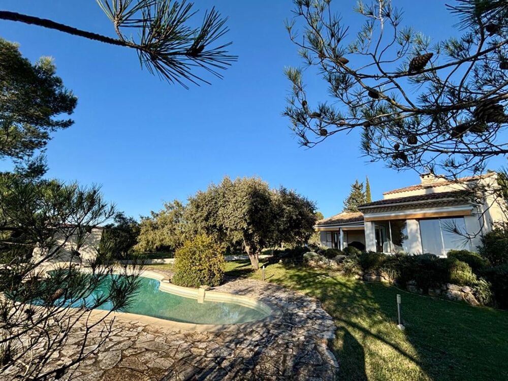 Villa lumineuse en position dominante avec vue !