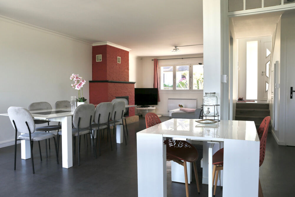 Maison à vendre à VILLERS ALLERAND (51), une maison principale sur deux niveaux, un logement indépendant, une piscine extérieure