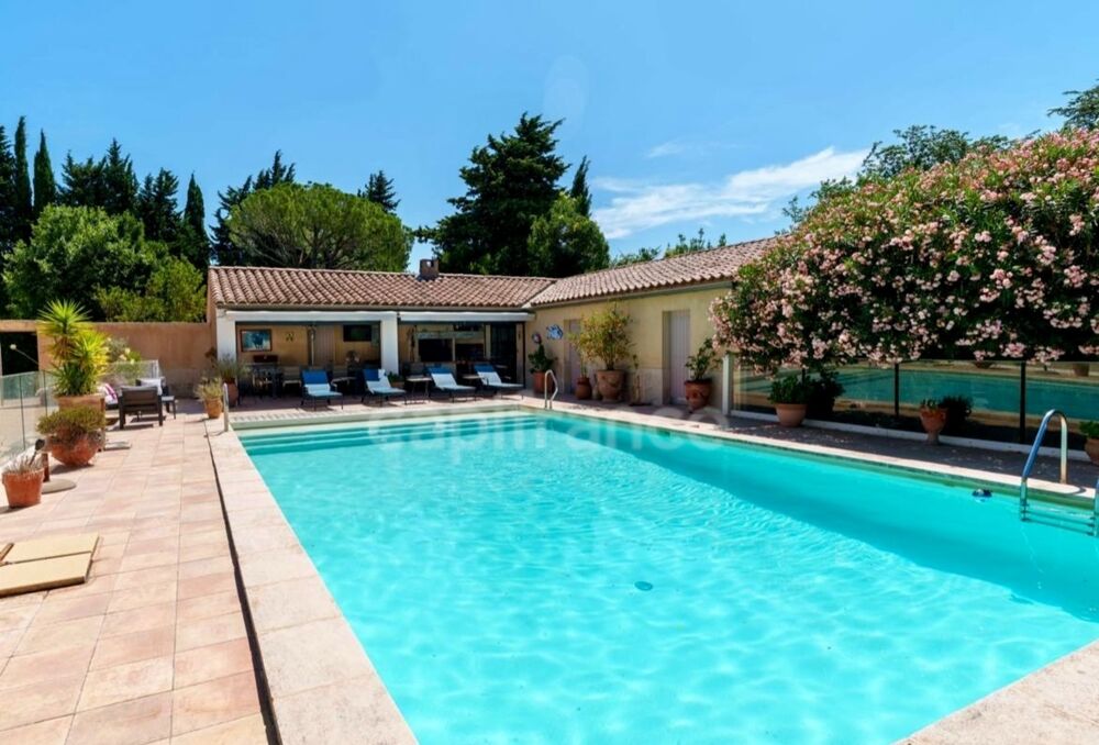 à vendre  Propriété/château Fontvieille (13990)