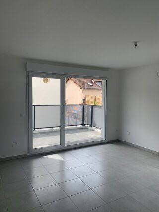  Appartement à louer 4 pièces 82 m²