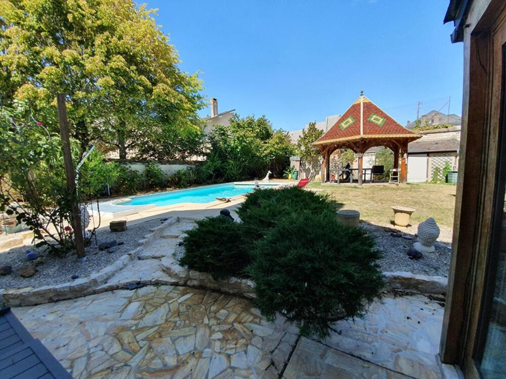 Vente Maison Maison de ville 6 chambres, jardin, piscine et garage. Proche centre ville Chateauroux
