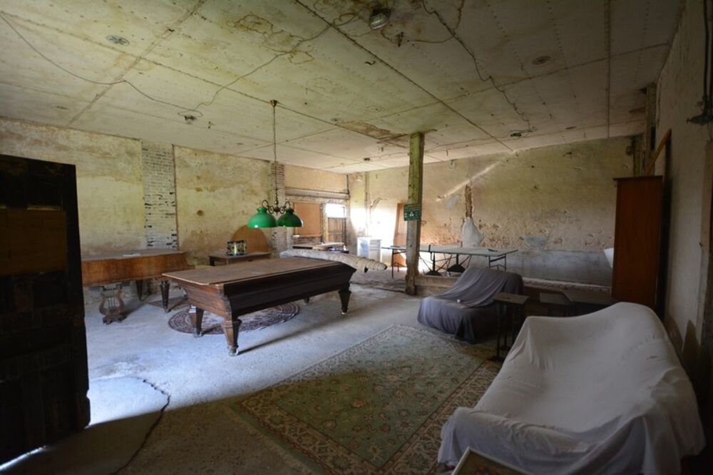 "Opportunité Exceptionnelle : Grange de 540 m² à Rénover, un vaste Espace pour Votre Salon Séjour, Salle de Bain Spa et Salle de