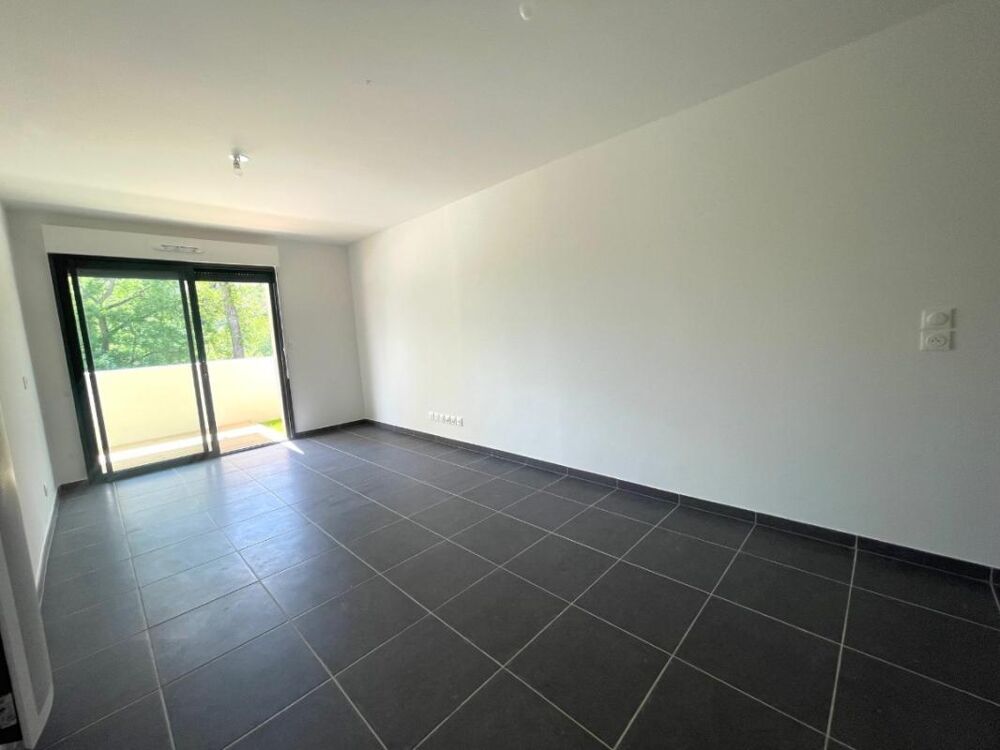 Location Appartement Studio neuf avec terrasse, jardin et parking à Nimes Nimes