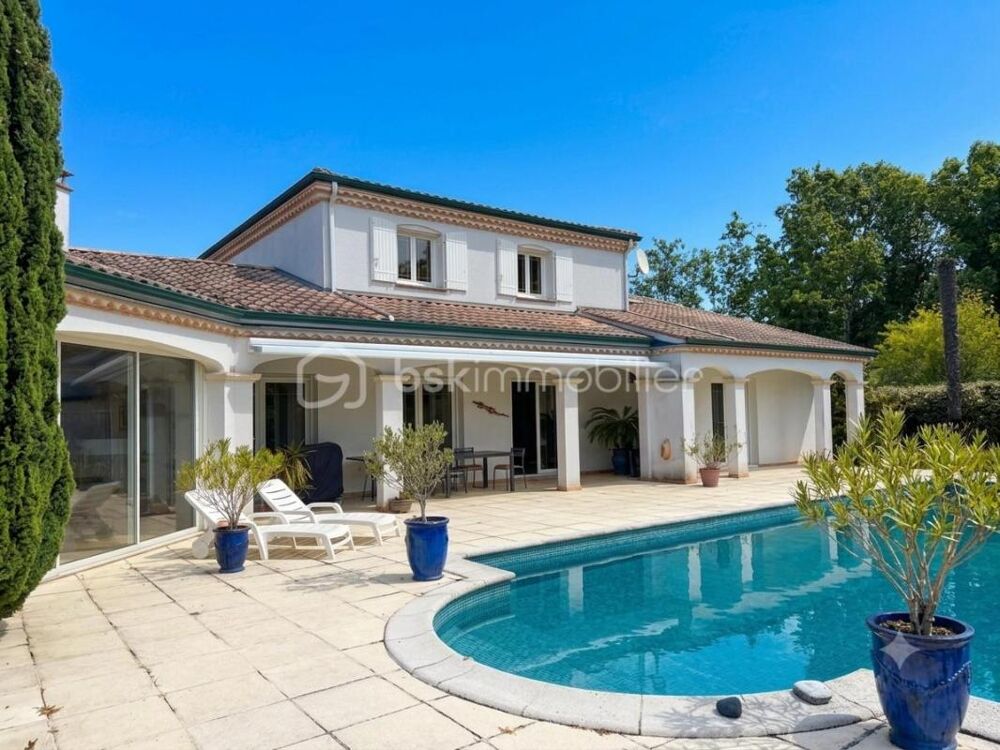 Villa familiale avec piscine sur parcelle exceptionnelle de 2 900 m²