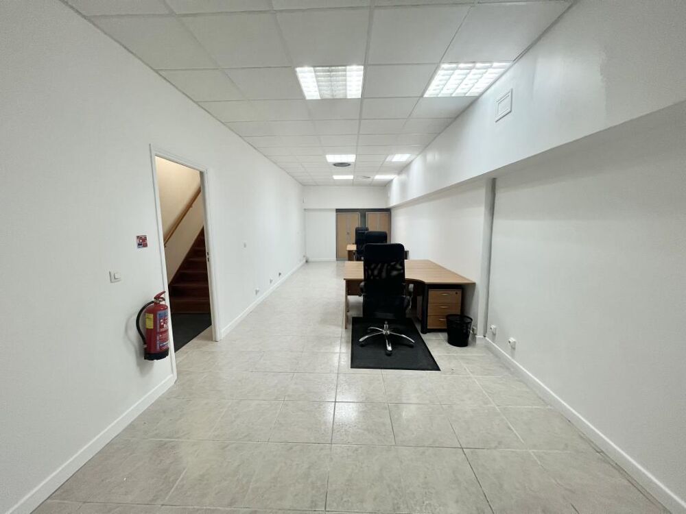   Local commercial RDC accès indépendant, Belle HSP Paris 20