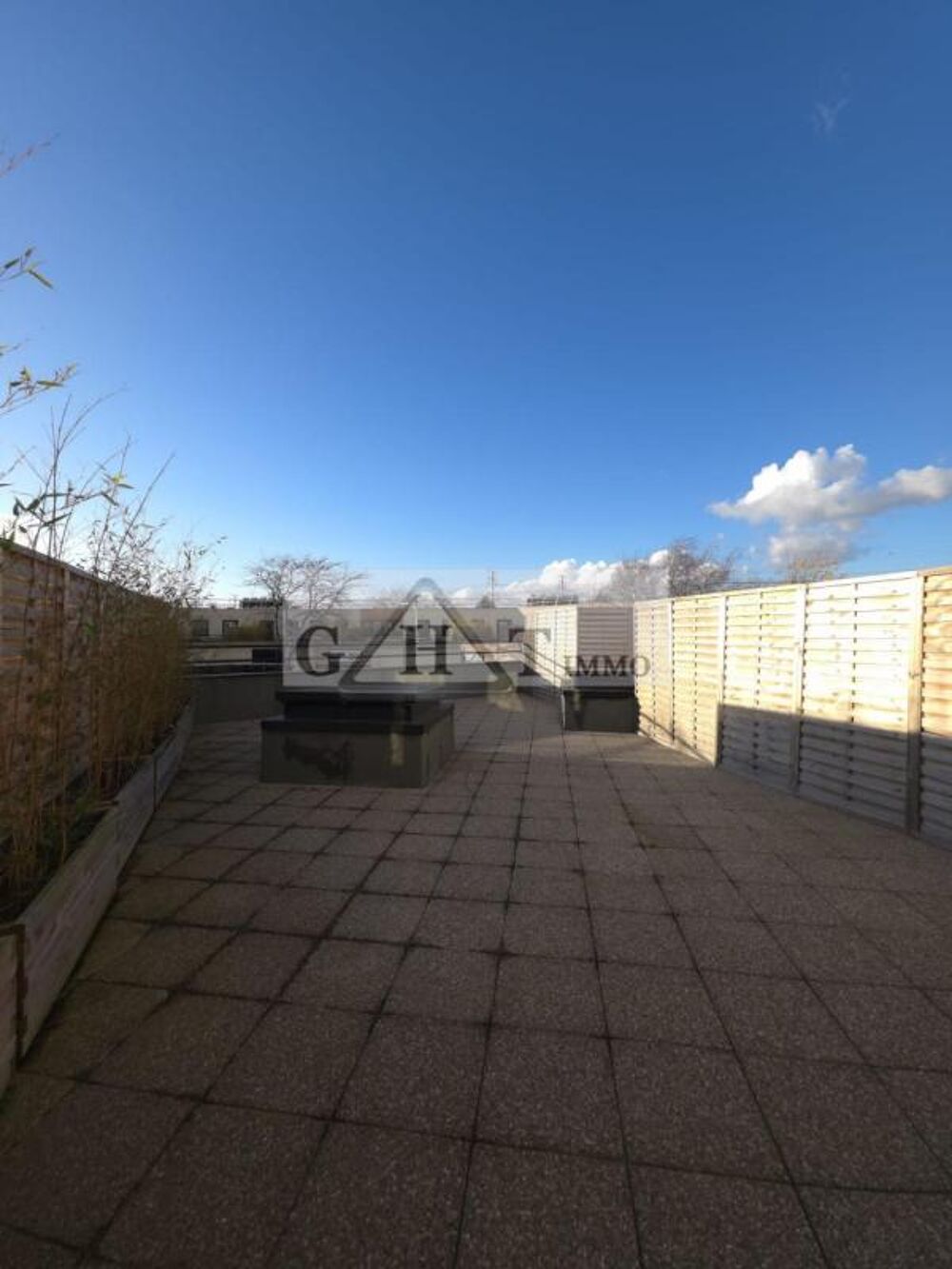   Bureau de 86 m² avec terrasse privative Massy