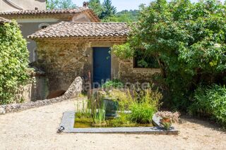  Maison à vendre 15 + pièces 525 m²