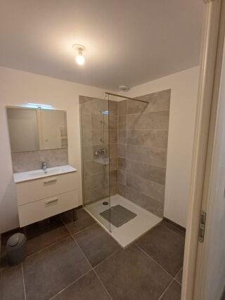 Appartement à louer 3 pièces 55 m²