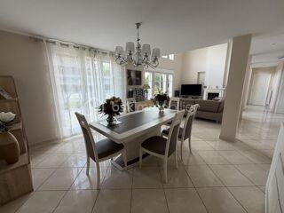  Propriété/château à vendre 7 pièces 227 m²