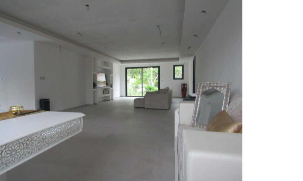 Villa neuve contemporaine 220m² 4 chambres sur terrain de 1200m² Donzère 465 000HAI