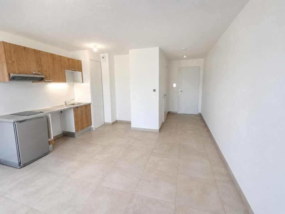 Studio avec balcon et parking à CENON