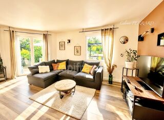 Vente Maison Maison : 8 pièces 230m² -SAINT CERGUES (74)- jardin, piscine, parkings 5 chambres et 42m² d'espace indépendant Saint cergues