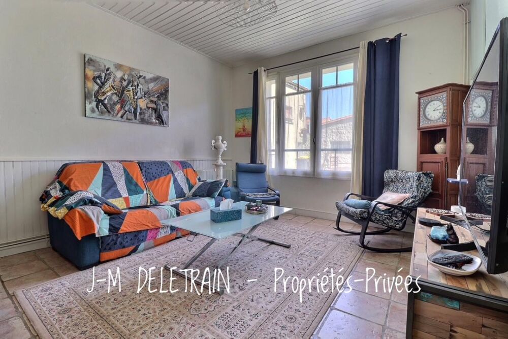 Vente Maison Vélines, maison de bourg en pierre avec atelier d'artiste et grandes dépendances Velines