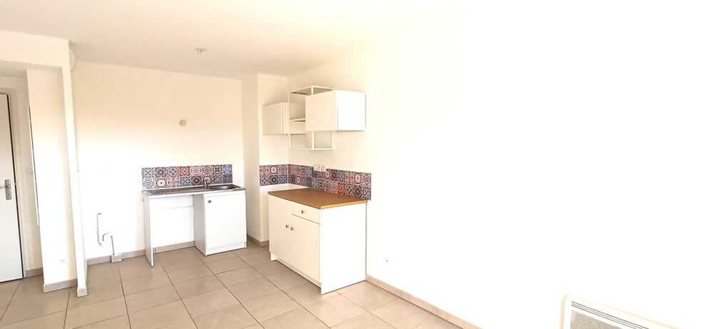 Appartement T2 avec parking et terrasse à HYERES