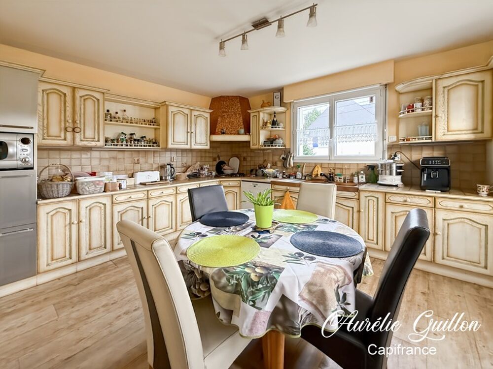 Maison familiale 152 m²  5 chambres  Sous-sol complet  Piscine chauffée  Bourg de La Chapelle-Caro
