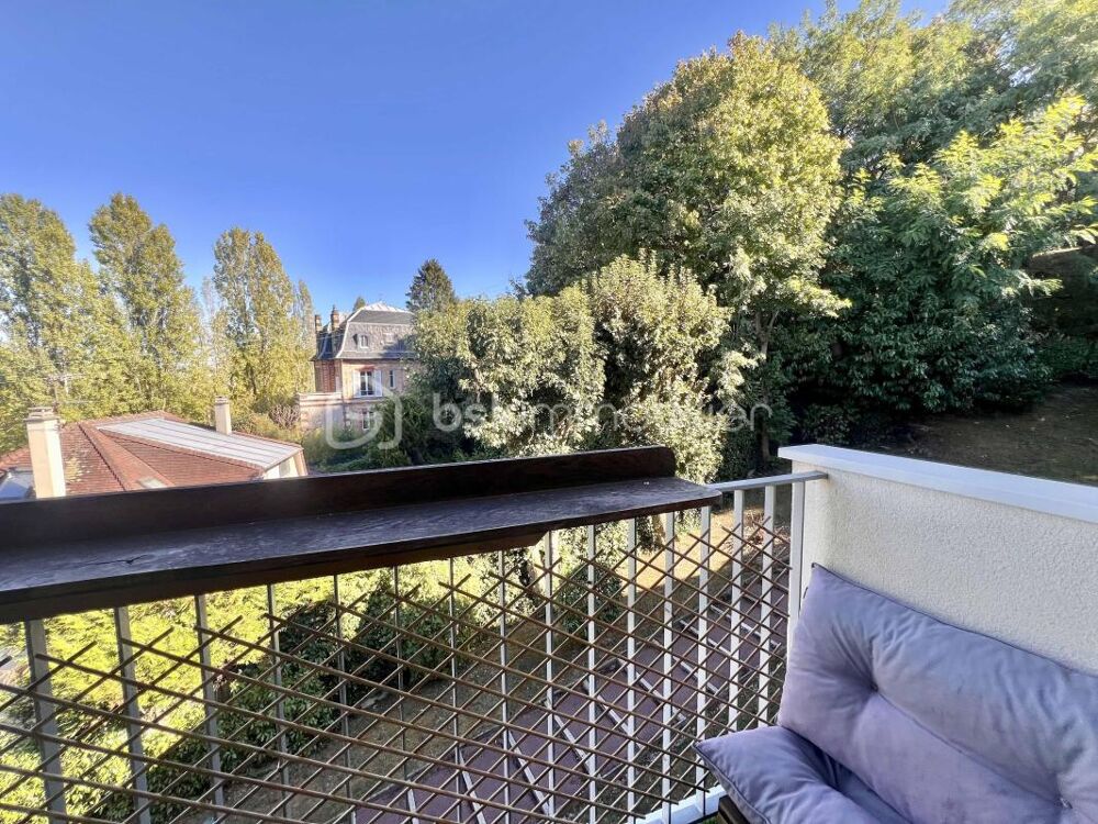 Vente Appartement T4 de 83 m2, lumineux, traversant et sans vis à vis, au 3ème et dernier étage à Vaucresson Vaucresson