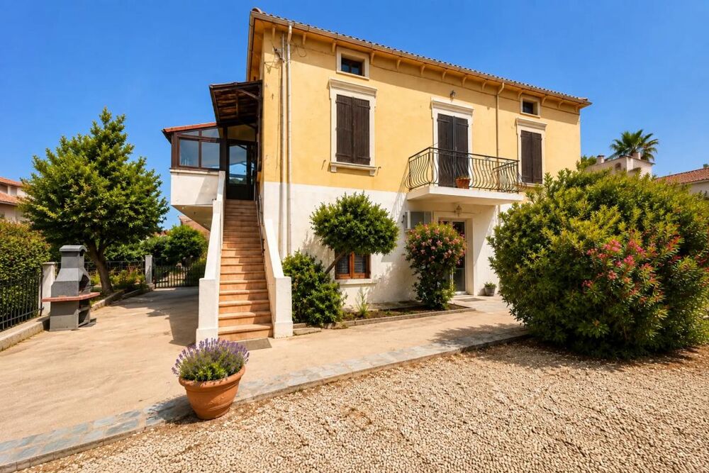 Maison de 8 pièces de 208 m² à L'Île-Rousse