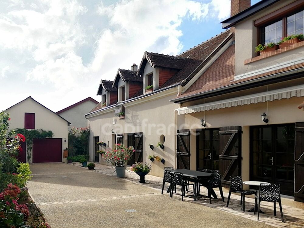 Noyers-sur-Cher (Loir-et-Cher), à vendre LONGERE familiale 7 pièces de 180 m²