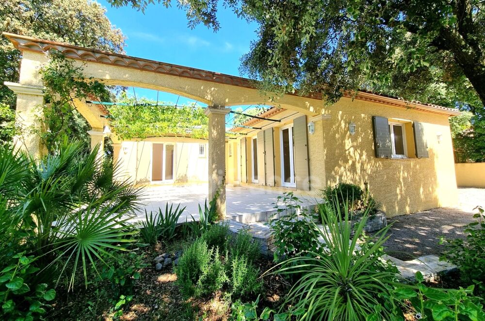 Vente Maison Villa de plain-pied de 156m² avec 6 pièces + une dépendance - Terrain arboré de 1400m² avec Piscine - (34160) Saint hilaire de beauvoir