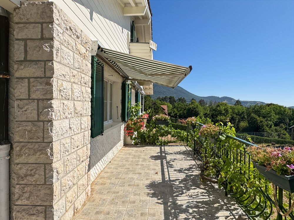 Chalet dexception de 5 chambres sur les hauteurs de Gex  Vue panoramique sur le lac Léman