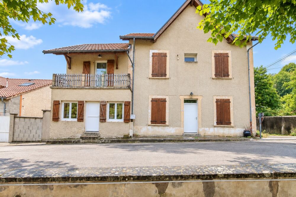 Maison 160 m²  6 chambres  coeur de Viriville  fort potentiel
