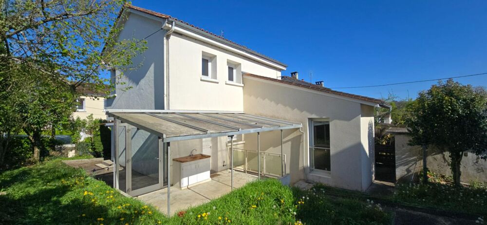 Maison de ville, de type 5, sous-sol, garage et jardin clos de 317 m²