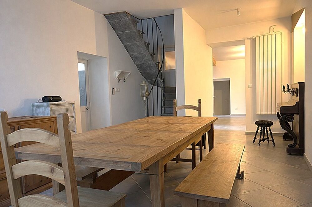 Maison 9 pièces 180 m² · à Combronde · 180 m² · 245 000 €