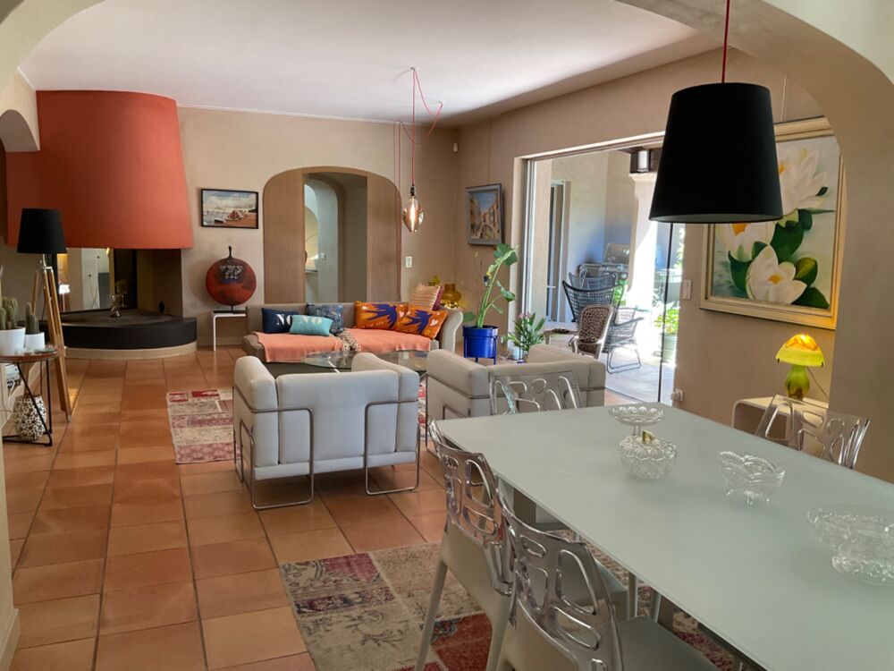 à vendre  Propriété/château Rognes (13840)