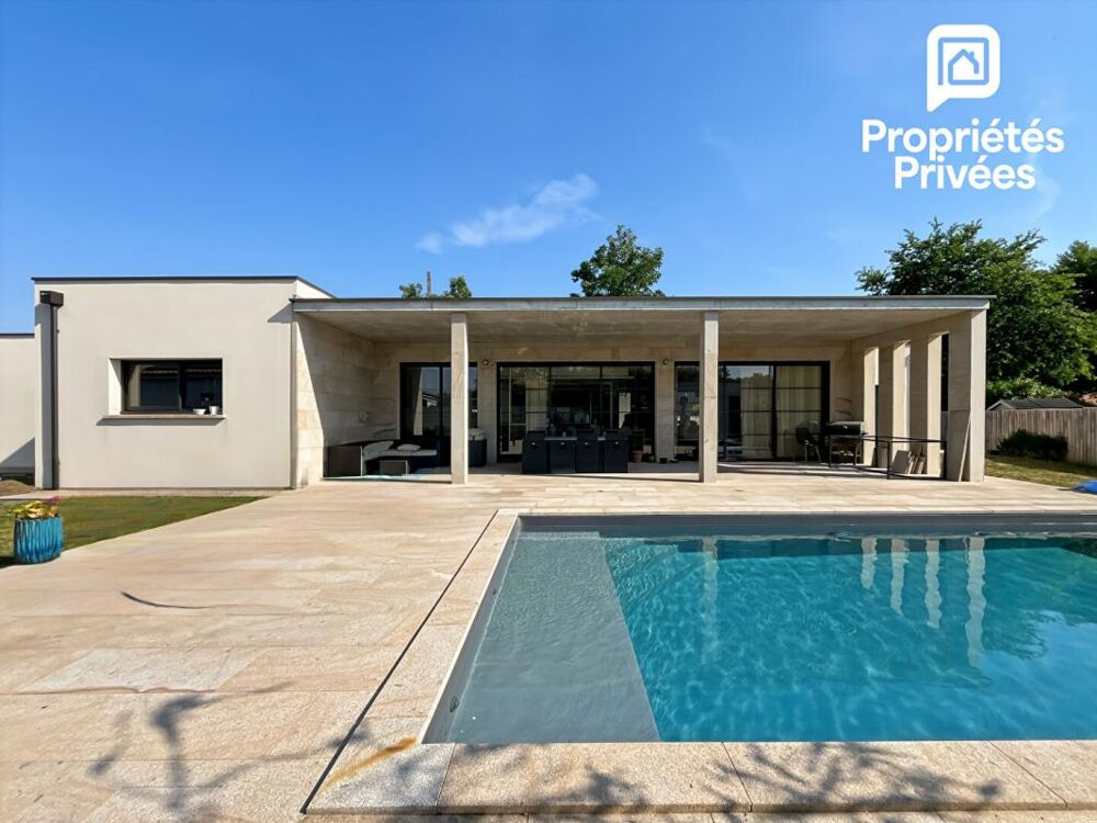 Maison contemporaine 150 m² avec piscine chauffée, garage et vaste pièce de vie de 70 m²