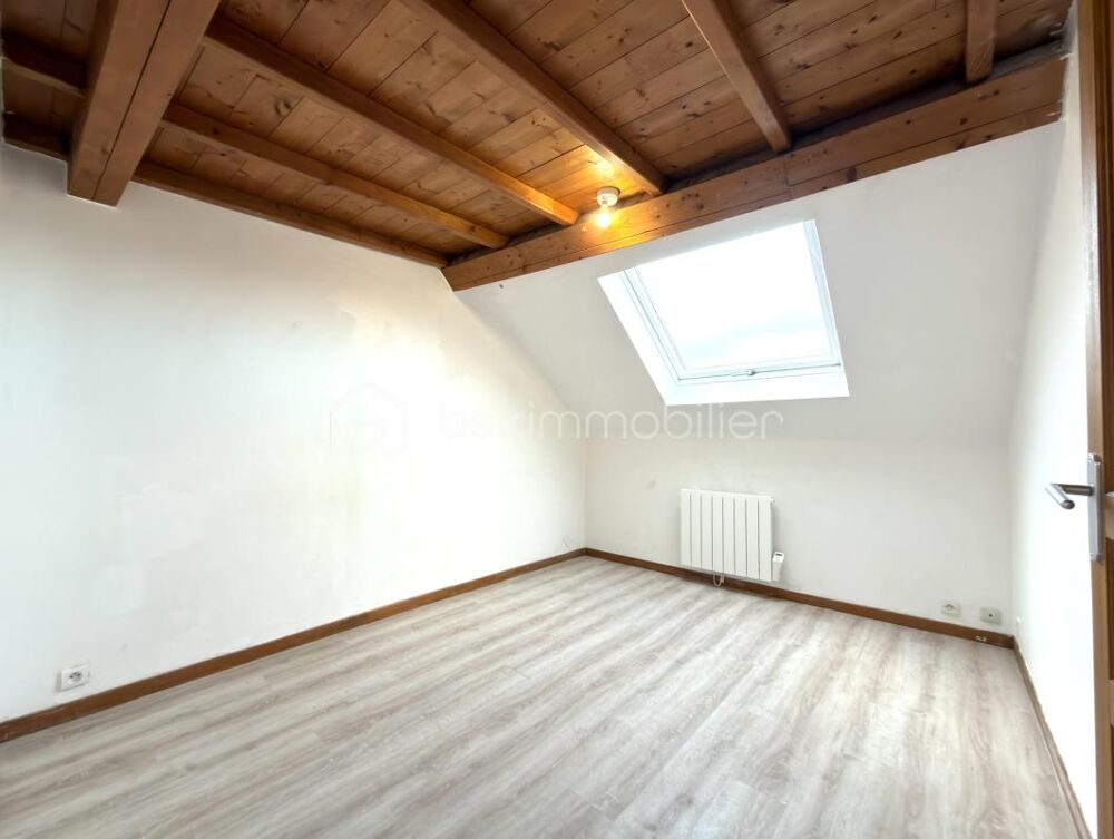 À VENDRE  Charmant appartement sous combles en plein centre-ville de Meaux