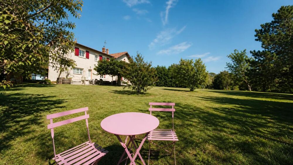 Domaine + 300 m2 dont maison de 10 pièces de 188 m² à Montsoué