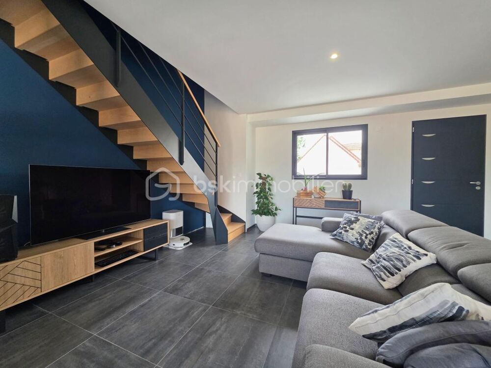 Maison contemporaine de 2023 avec 1 861 m² de terrain