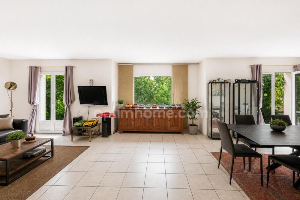 Maison familiale atypique de 170 m² avec jardin, terrasse et garage double  Collonges-au-Mont-d'Or