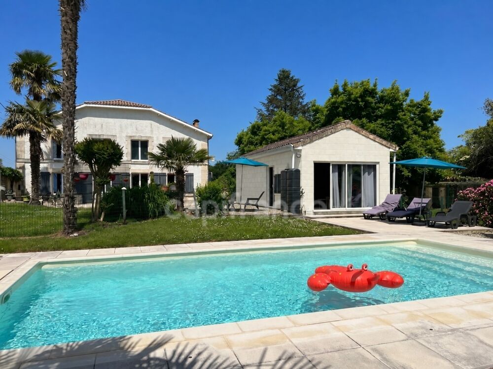 Vente Maison Demeure de caractère avec piscine et dépendances - Un lieu à réinventer - Chevanceaux (17) Chevanceaux