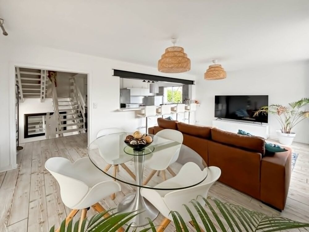 Vente Duplex/Triplex Maison de ville de 106,9 M² avec bel espace de vie, 3 chambres, terrasse et véranda au cœur de Granville ! Granville
