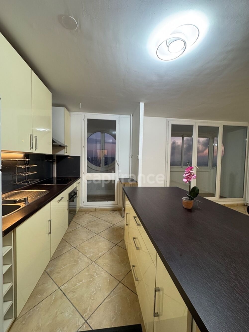 Appartement à vendre, 3 pièces rénovées avec deux Loggias, idéal pour une famille qui aime l'espace ou pour un bel investissemen