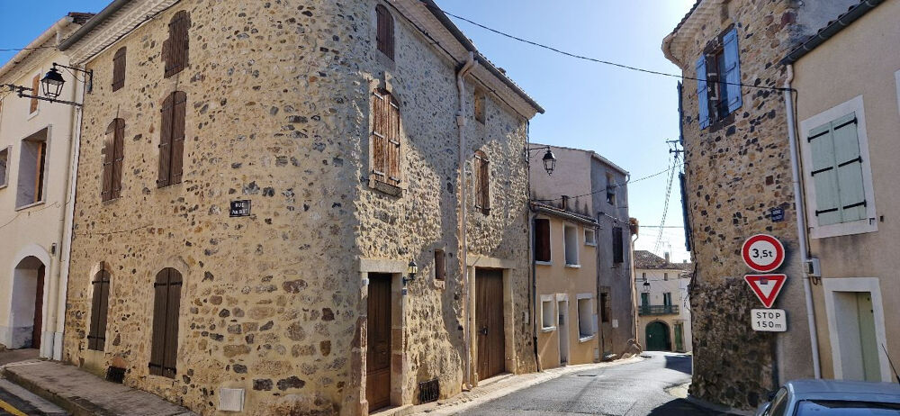 Très belle maison avec pierres apparentes de village avec garage et terrasse
