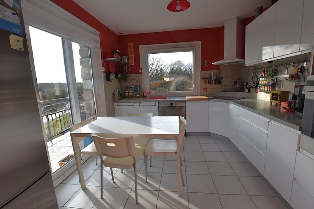 À VENDRE  Maison familiale avec piscine à La Chapelle-d'Aurec  À 5 minutes de Monistrol-sur-Loire